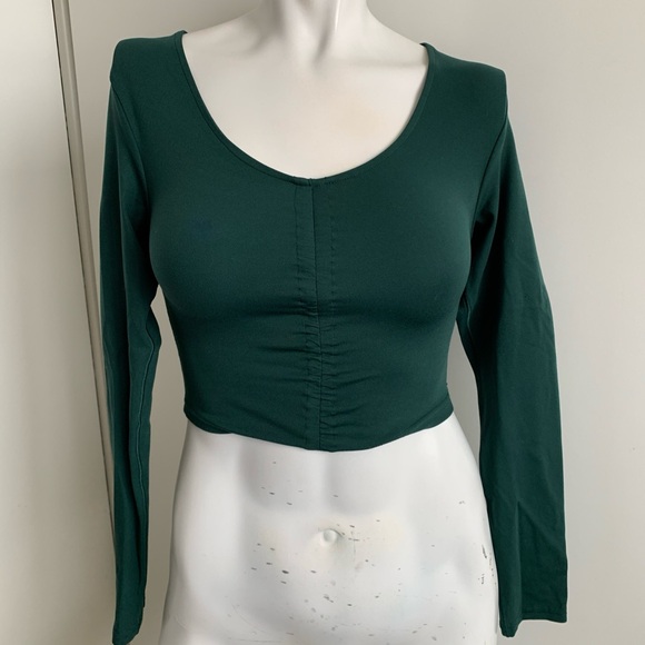 aerie Tops - Offline by Aerie Real Me green scoop neck size XS long sleeve cropped shirt